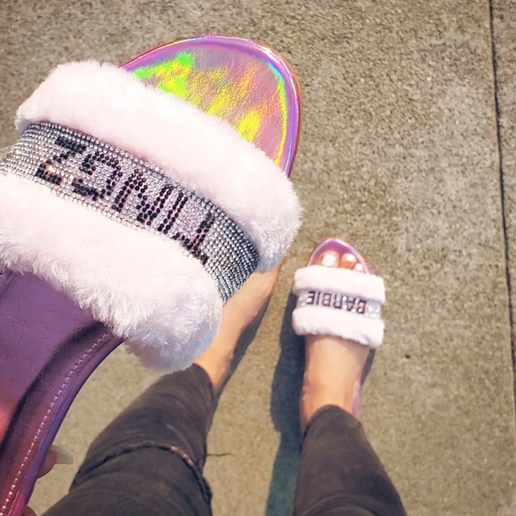 𝙍𝙀𝙎𝙏𝙊𝘾𝙆𝙀𝘿🖤💎Barbie Thingz Rhinestone fur Slide - Picture 7 of 9